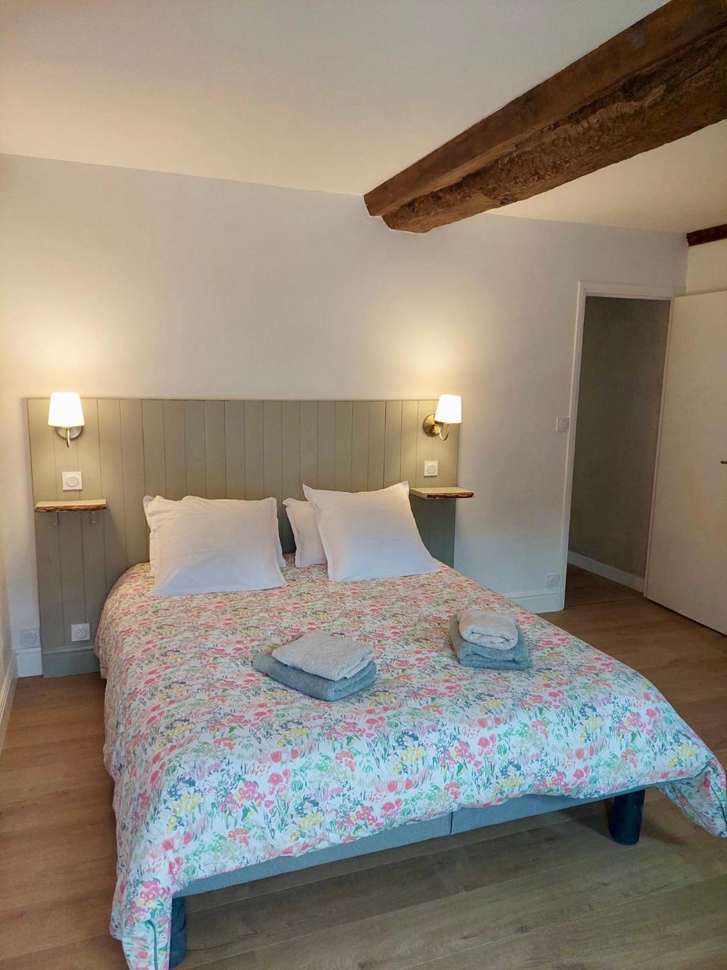 Maison 2 chambres avec espace extérieur privé et petit-déjeuner en supplément - fait-maison et produits locaux Vierville-sur-Mer Extérieur photo
